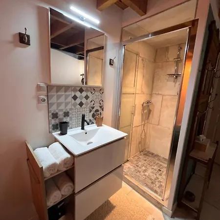 Le Nid D'isa Bed and Breakfast *